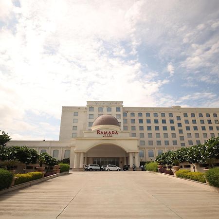 Ramada Plaza By Wyndham Lucknow Hotel Kültér fotó