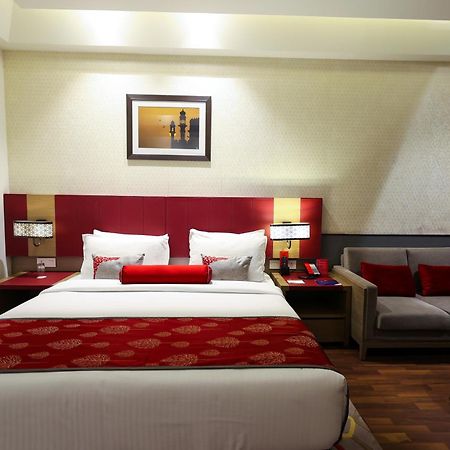 Ramada Plaza By Wyndham Lucknow Hotel Kültér fotó