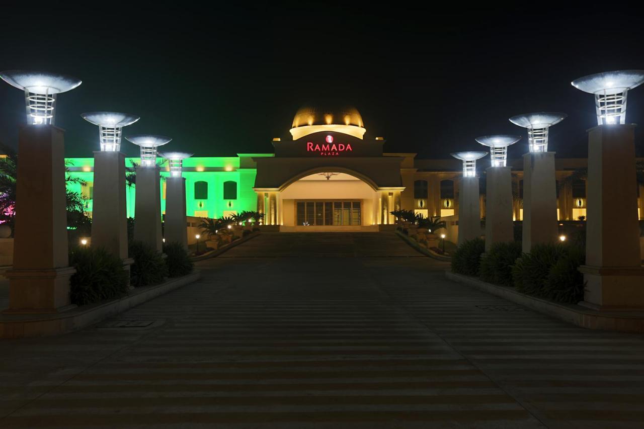 Ramada Plaza By Wyndham Lucknow Hotel Kültér fotó