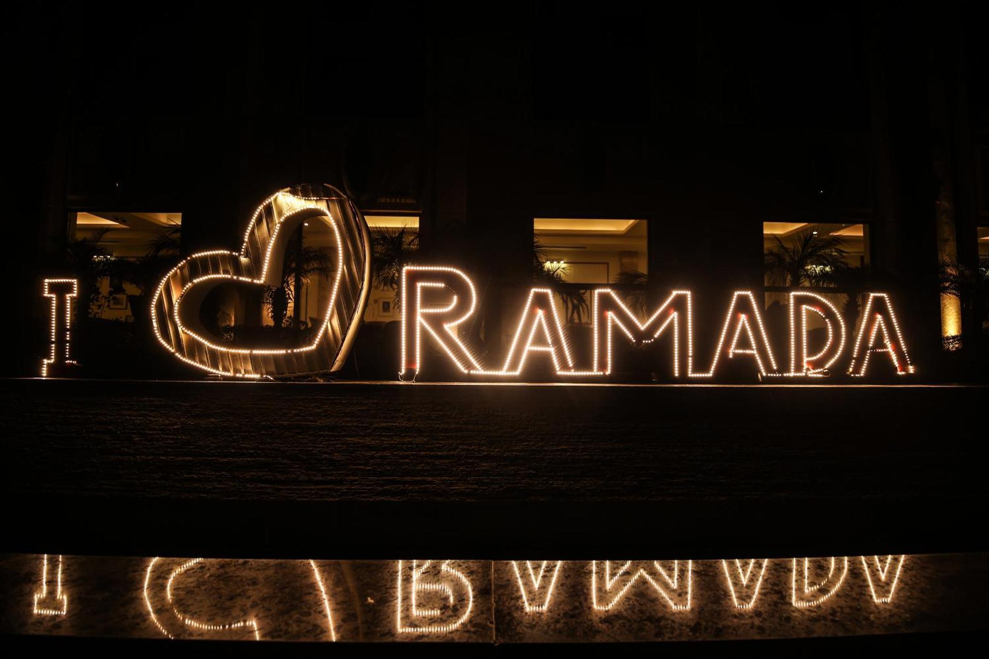 Ramada Plaza By Wyndham Lucknow Hotel Kültér fotó