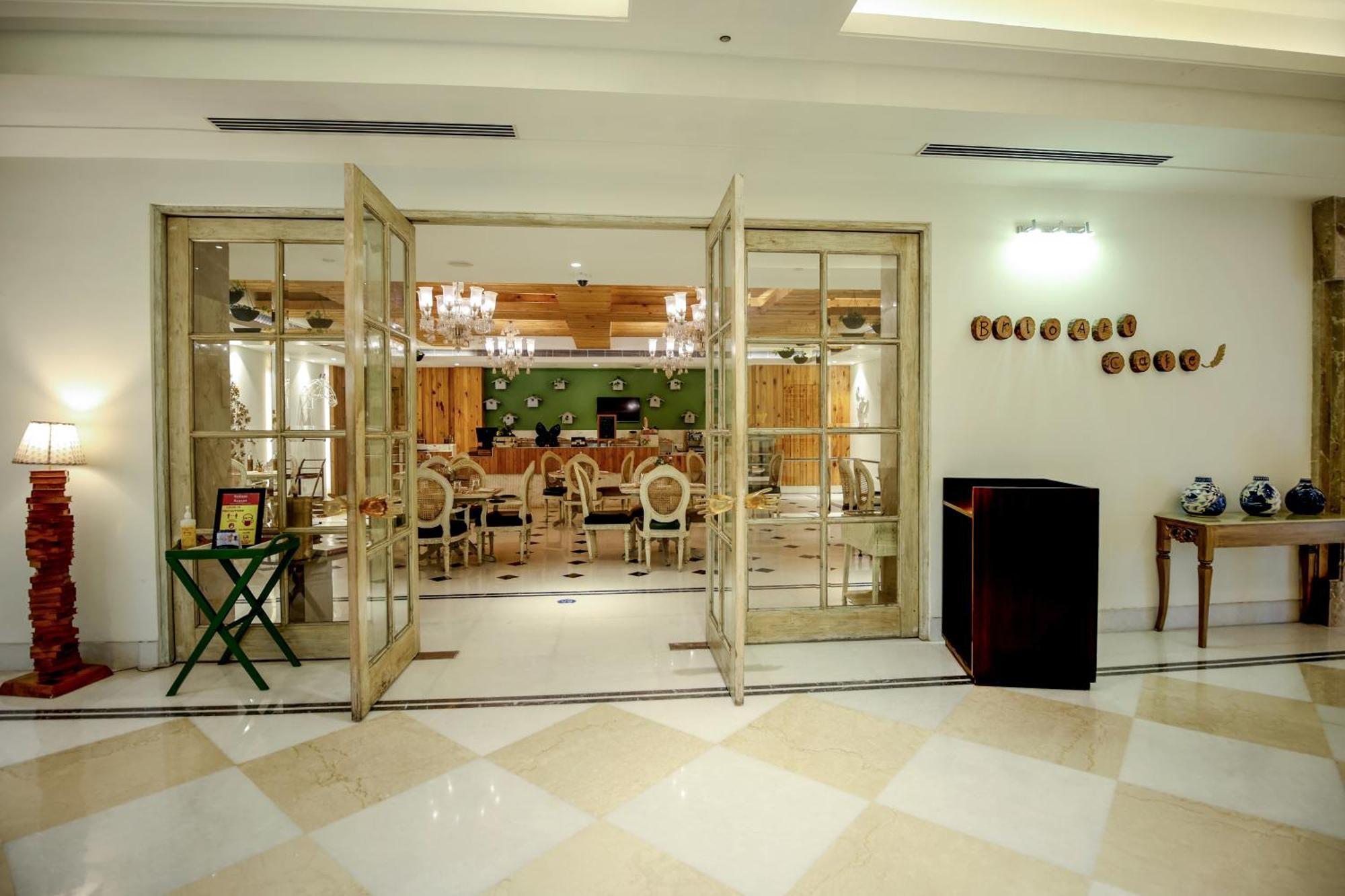 Ramada Plaza By Wyndham Lucknow Hotel Kültér fotó