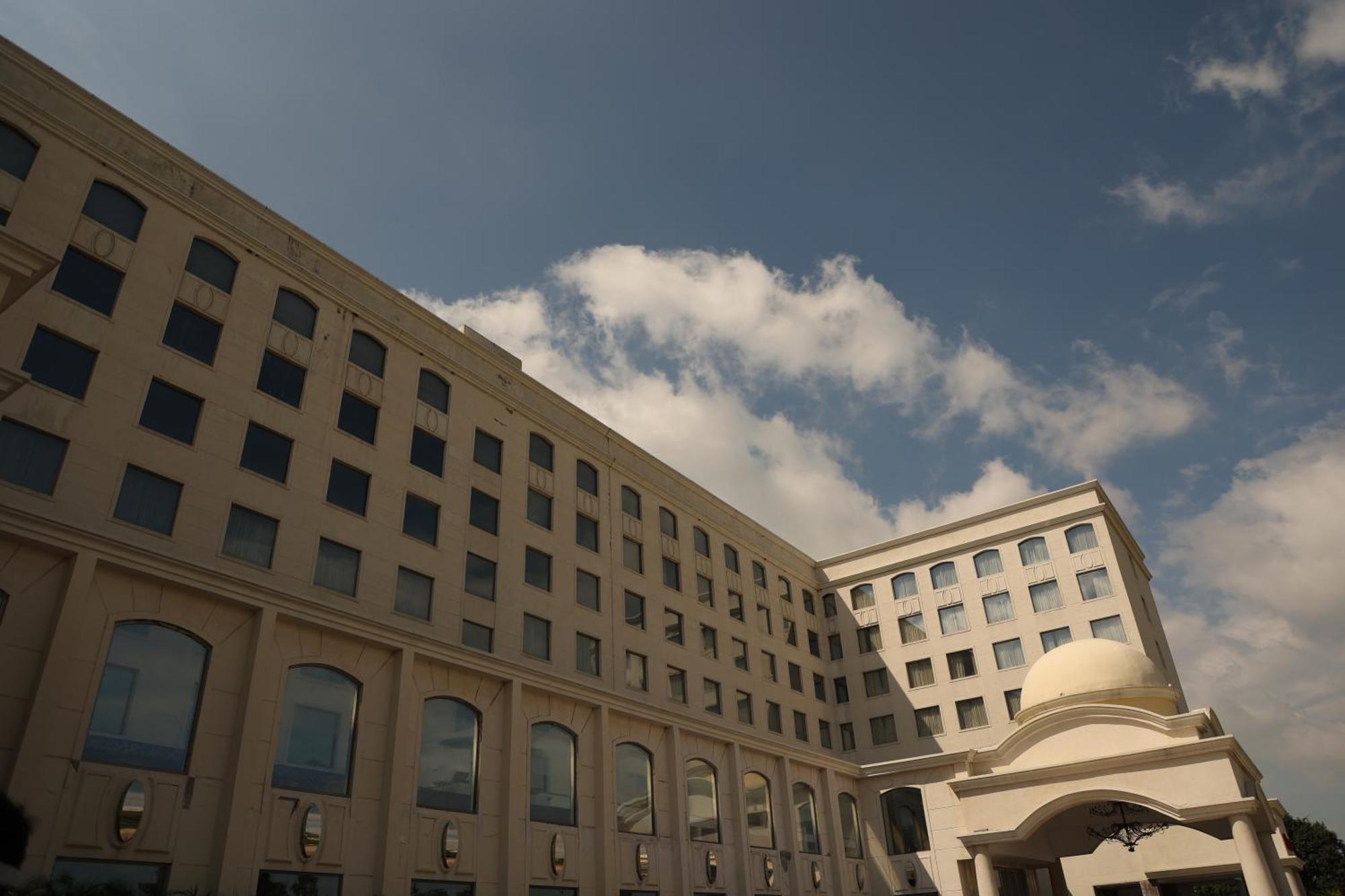 Ramada Plaza By Wyndham Lucknow Hotel Kültér fotó