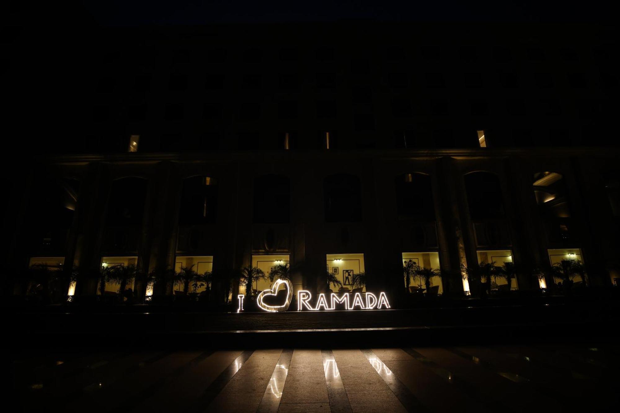 Ramada Plaza By Wyndham Lucknow Hotel Kültér fotó