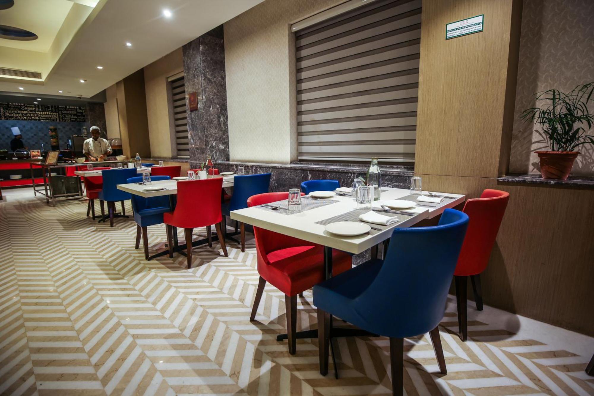 Ramada Plaza By Wyndham Lucknow Hotel Kültér fotó