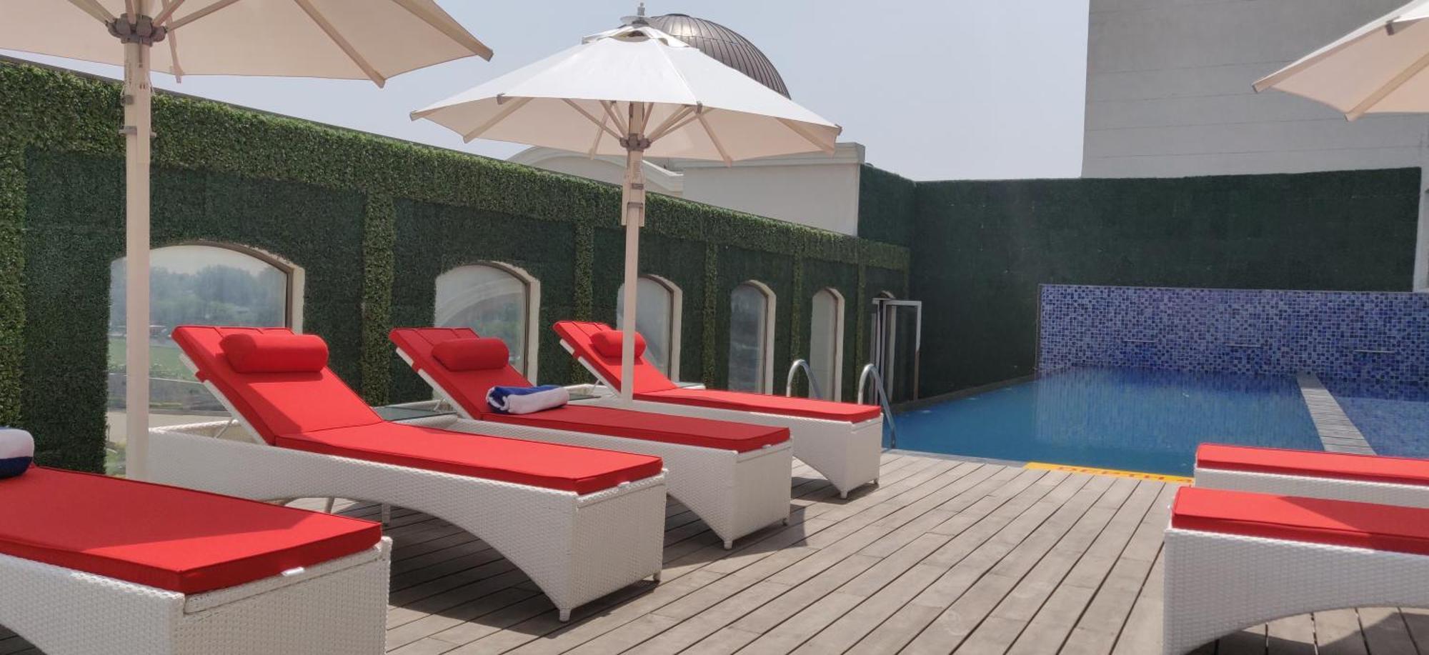 Ramada Plaza By Wyndham Lucknow Hotel Kültér fotó