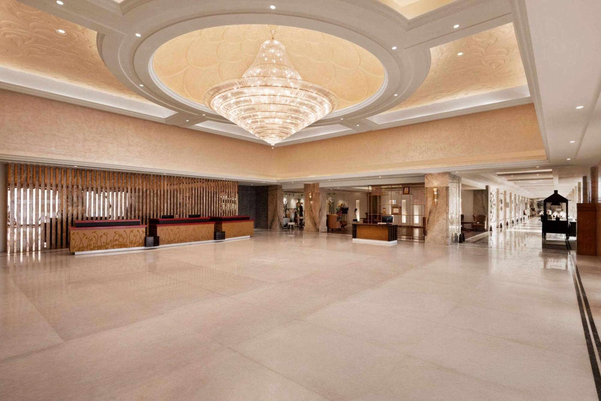 Ramada Plaza By Wyndham Lucknow Hotel Kültér fotó