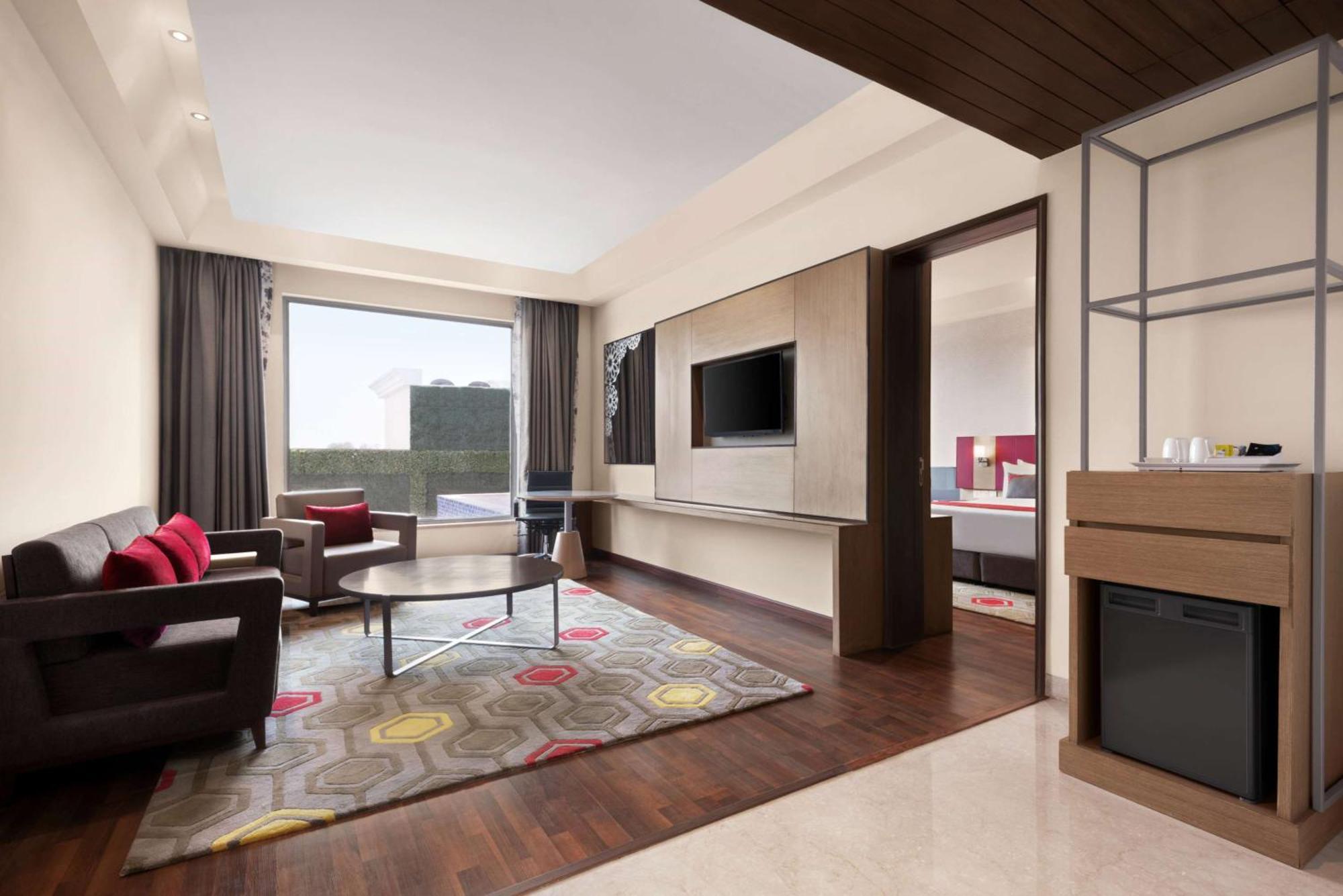 Ramada Plaza By Wyndham Lucknow Hotel Kültér fotó