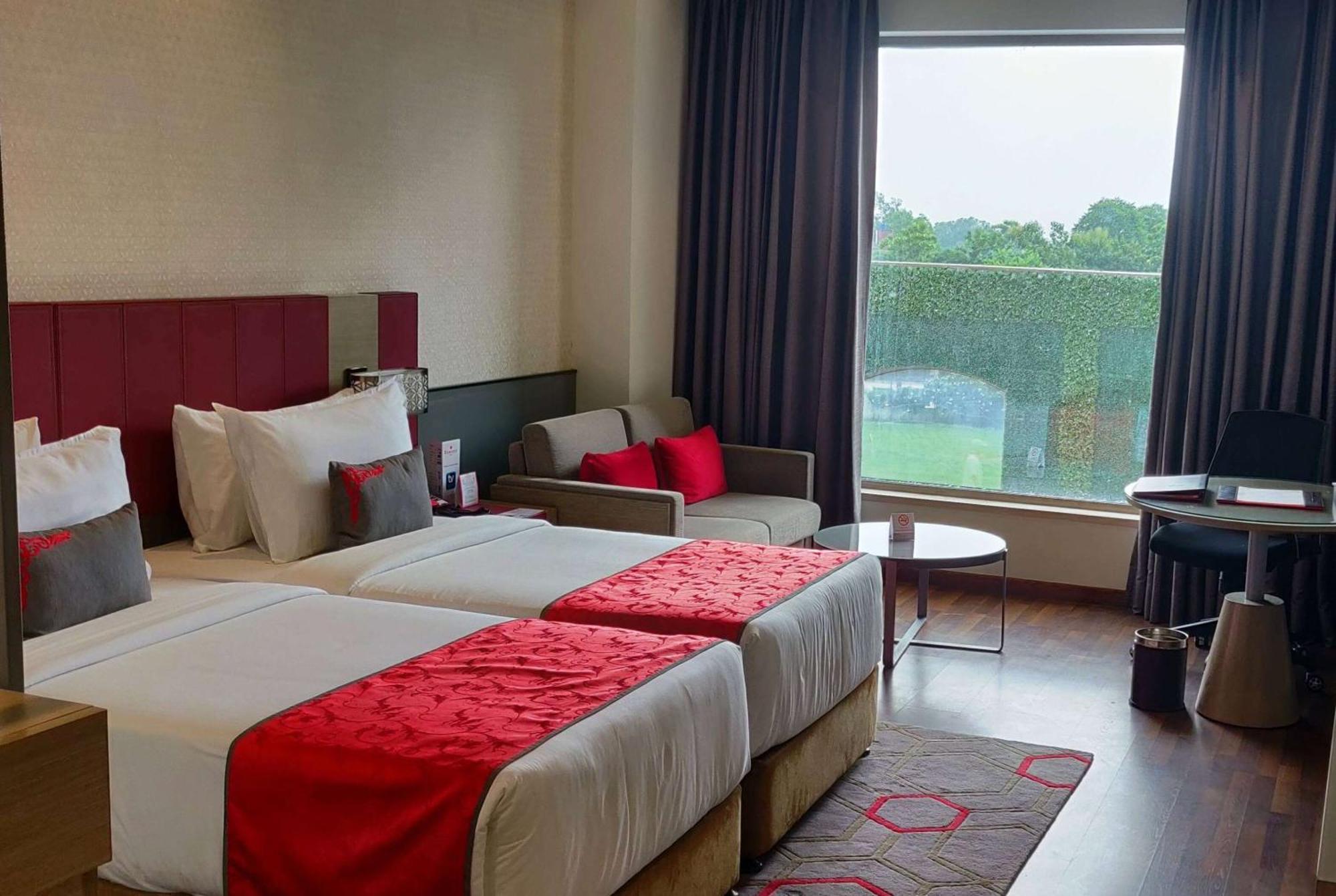 Ramada Plaza By Wyndham Lucknow Hotel Kültér fotó