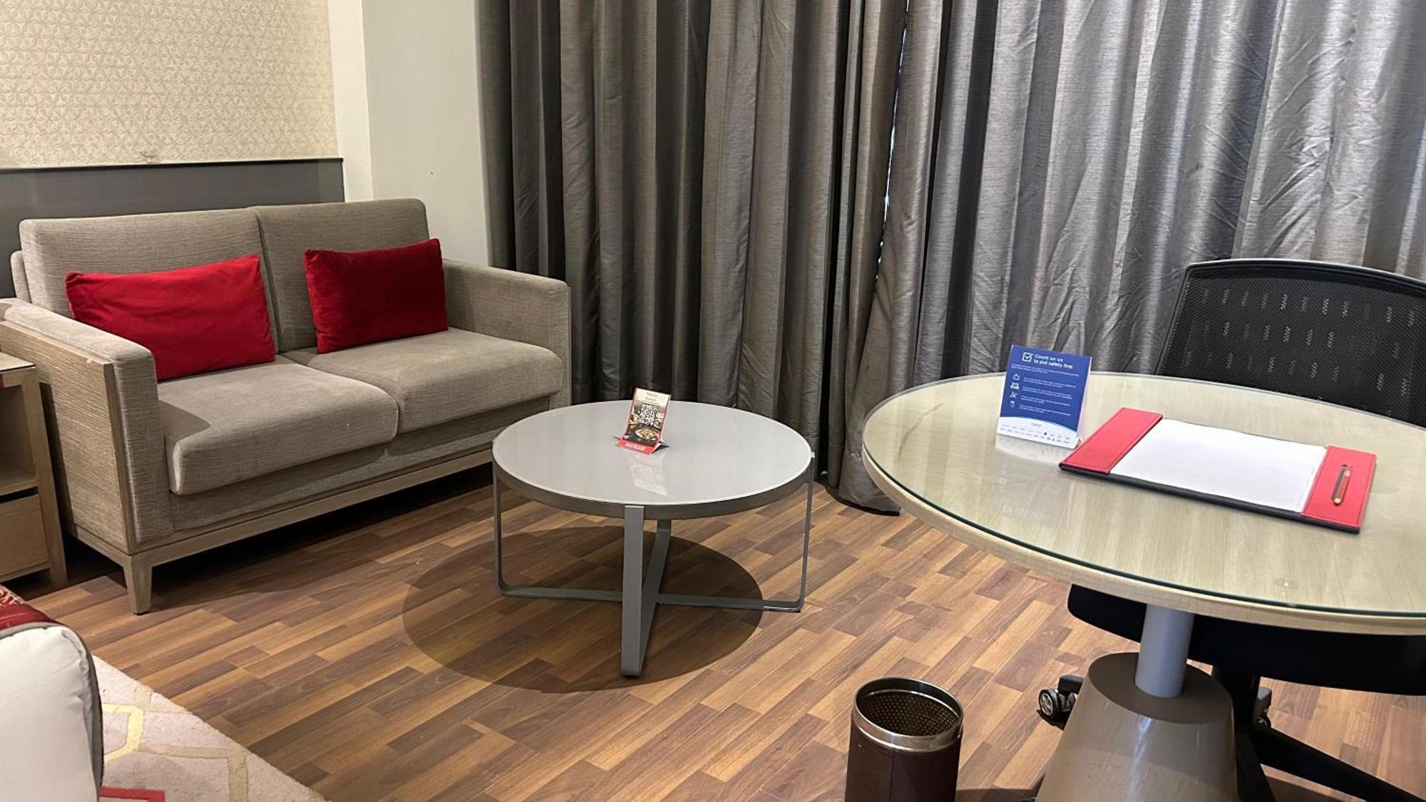 Ramada Plaza By Wyndham Lucknow Hotel Kültér fotó