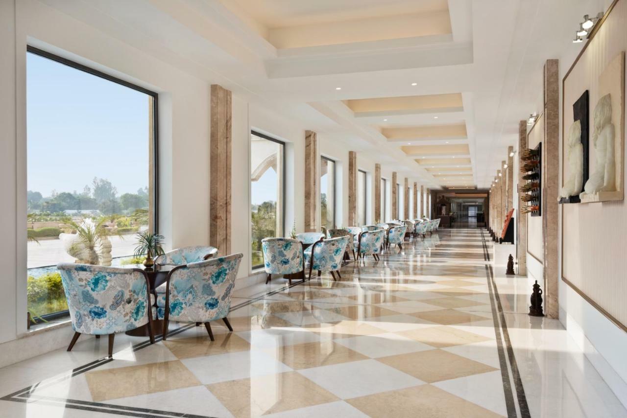 Ramada Plaza By Wyndham Lucknow Hotel Kültér fotó