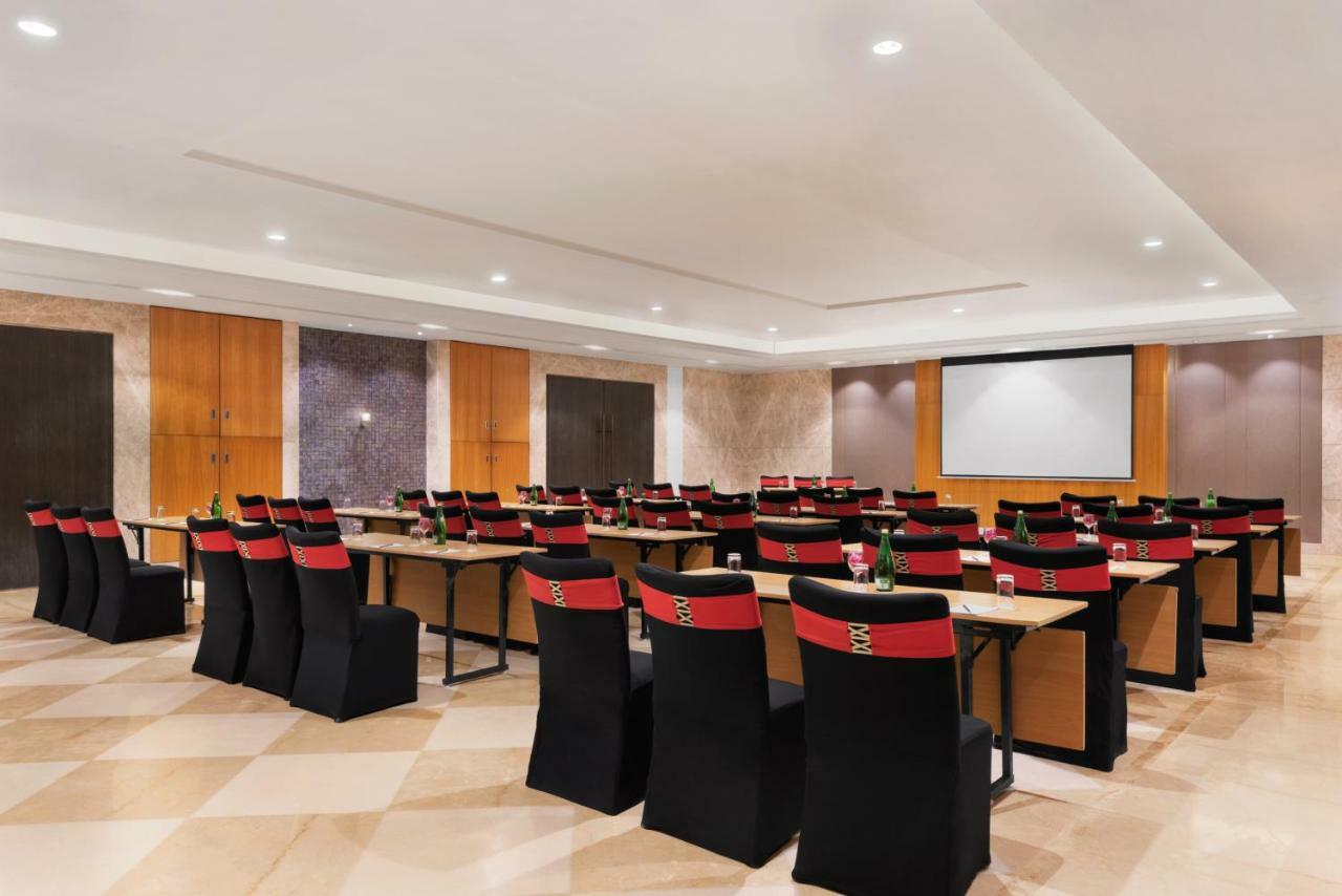 Ramada Plaza By Wyndham Lucknow Hotel Kültér fotó